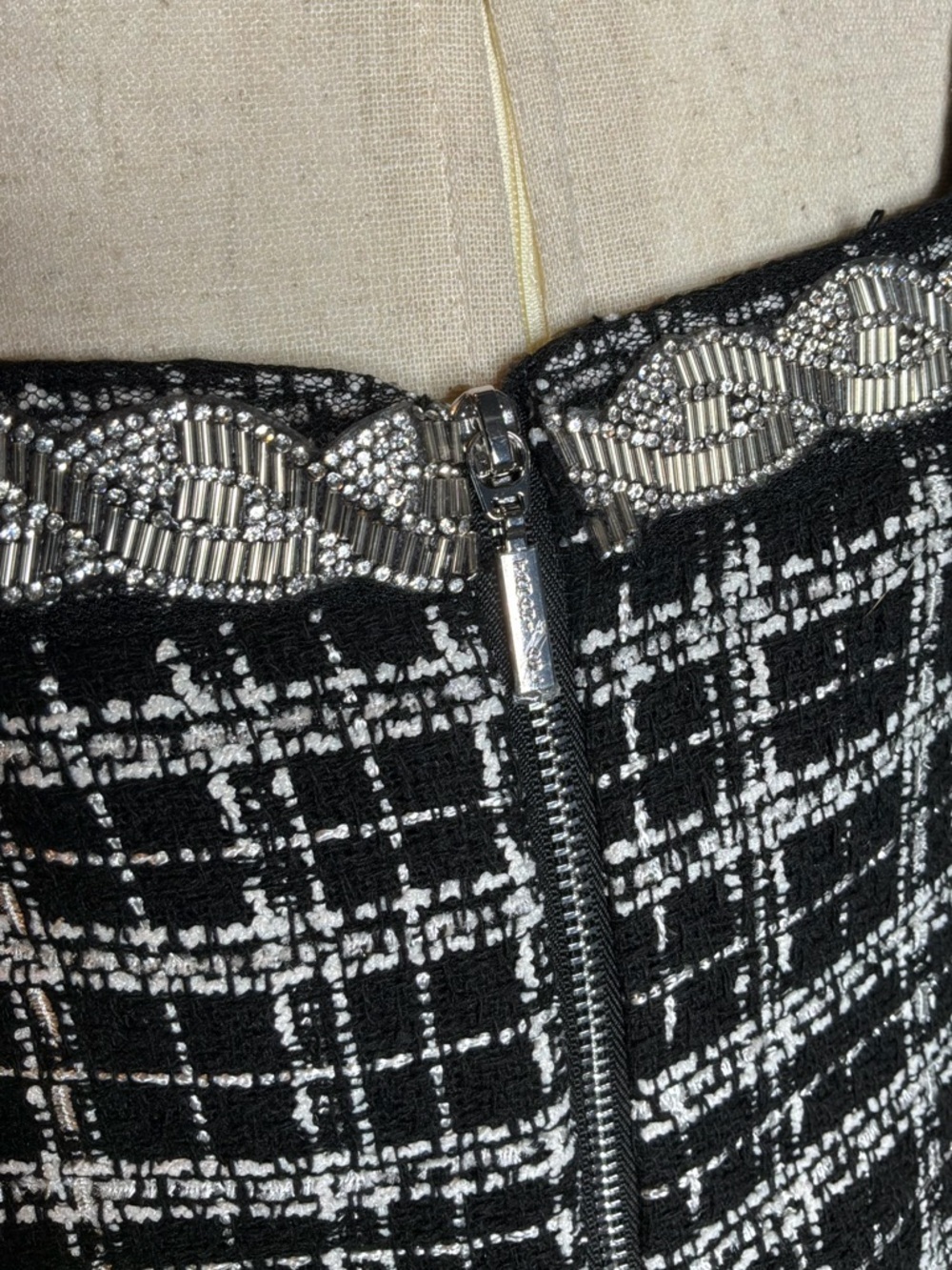 Tahari ASL Black Tweed Beaded Square Neck Mini Sheath Dress Size 8 - Picture 5 of 9